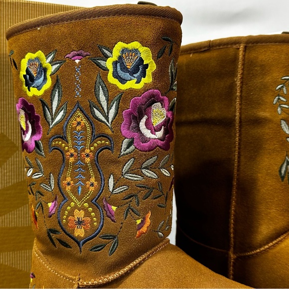 UGG Brown and Yellow Winter Boots with Floral Embroidery - Picture 3 of 8
